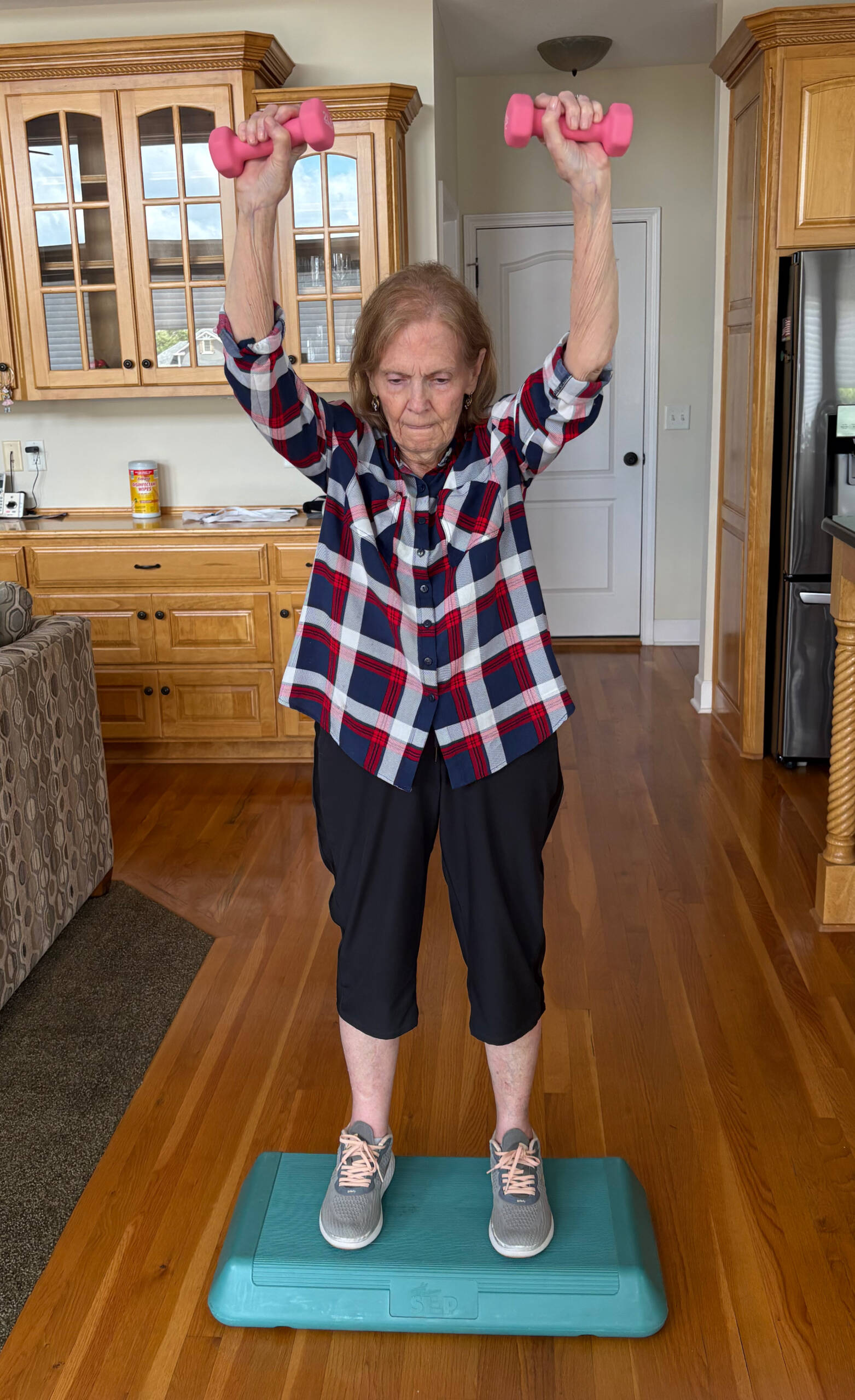 Joanne Dumbbell raises_1029